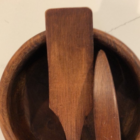 The cellar teak wooden bowls (2) and Canadian made wooden spoon fork salad tongs - Picture 3 of 8